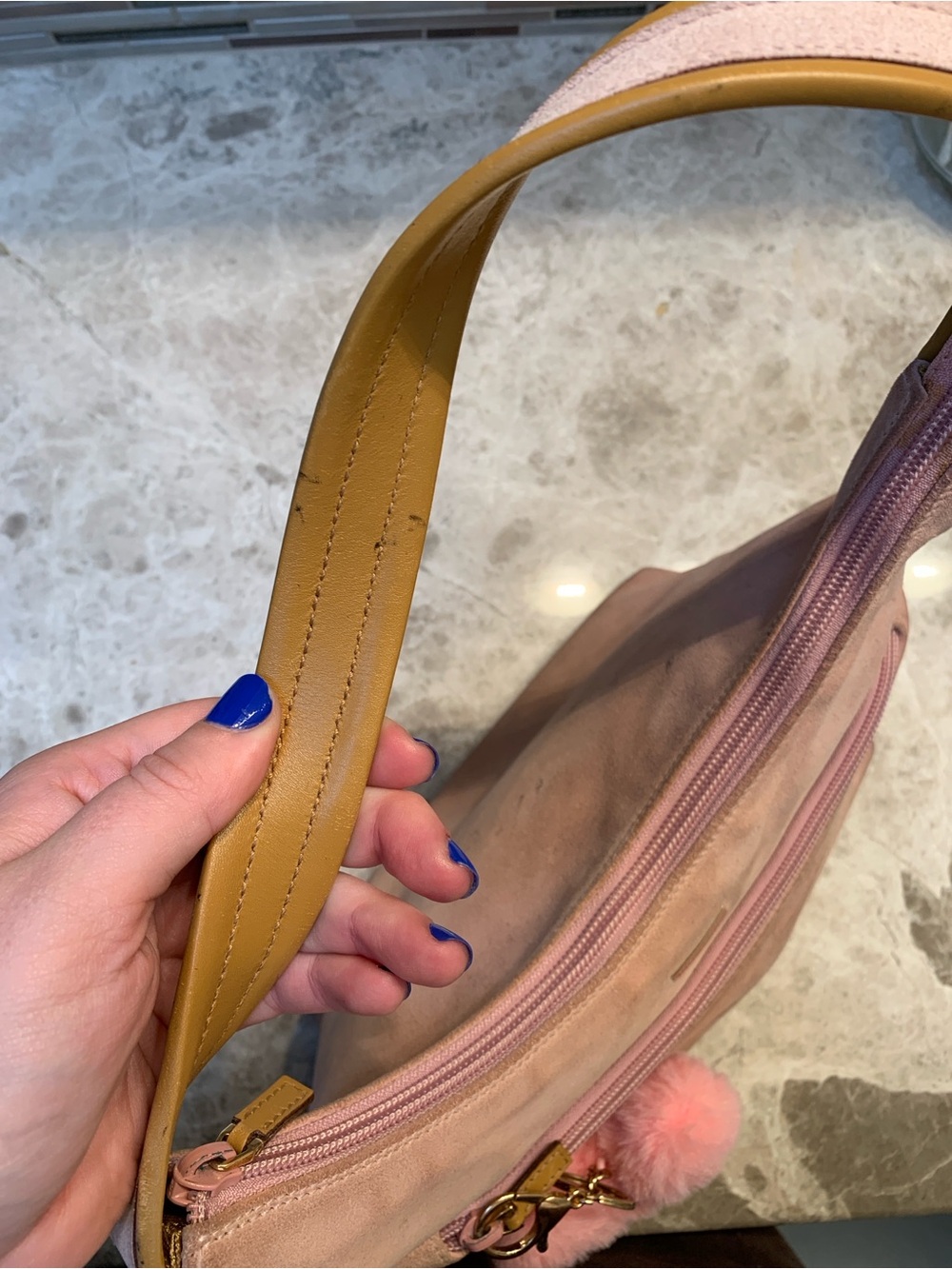 Gucci Suede Hobo Shoulder Bag in Dusty Pink - Picture 7 of 10